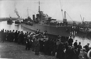 HMS COSSACK  - Leith